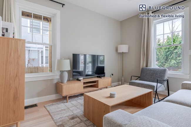 50 Kinnaird St Unit SI FL1-ID1153