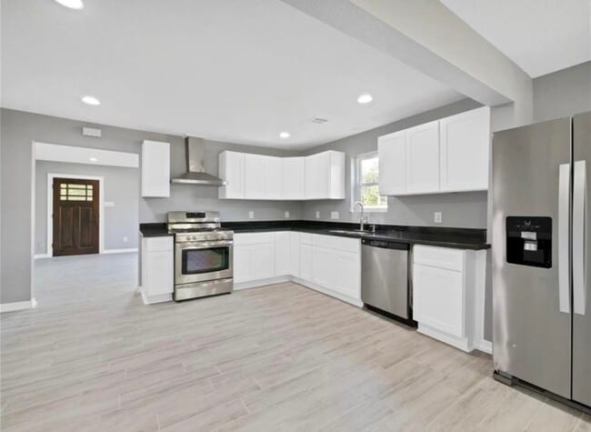 Building Photo - 3811 Beggs St Rental