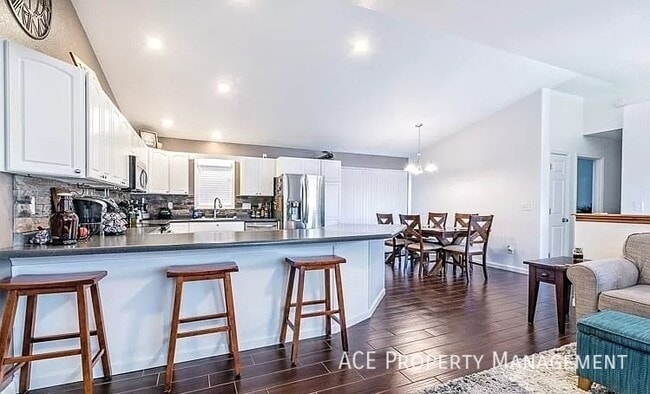 Photo - 112 Viking Dr