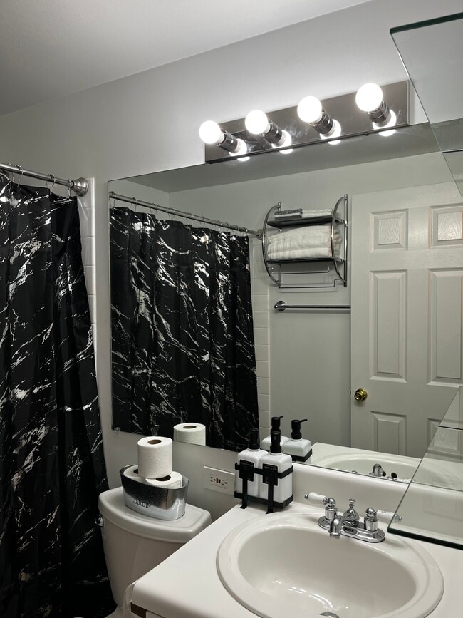 Current Tenant Picture - 1501 Clairmont Rd Unidad 1311
