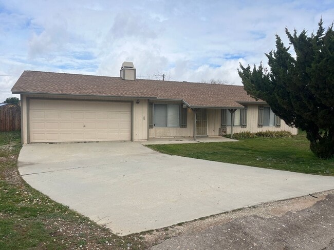 Building Photo - Golden Hills!