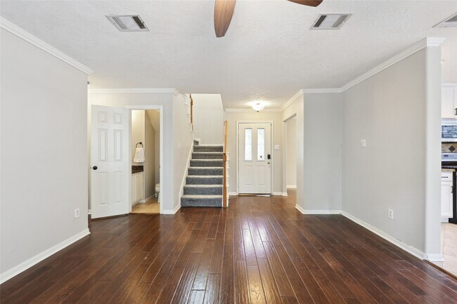 Photo - 10 Eastwood Pl