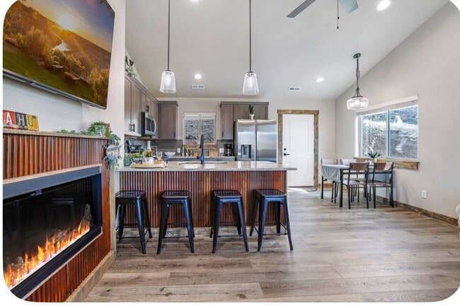 Photo - 102 E Harper Ave