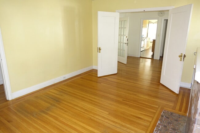 Photo - 2573 Virginia St