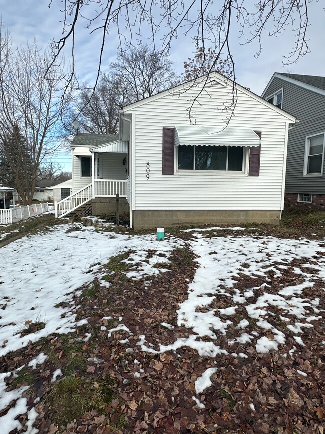 Building Photo - 809 Lakewood Blvd