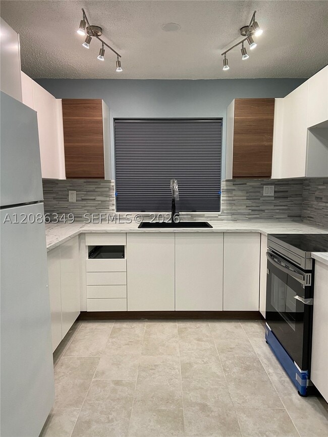 Photo - 2740 W 62nd St Unit 207