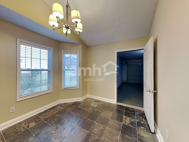 Photo - 2710 Meadow Gate Way