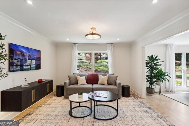 Photo - 1007 Somerset Dr NW