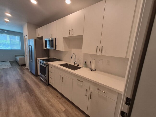Photo - Newly Built Condo Studio, 1ba, 1pkg 354sqft. for $2300 Unit 9102