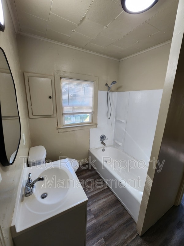 Photo - 831 Orchard St