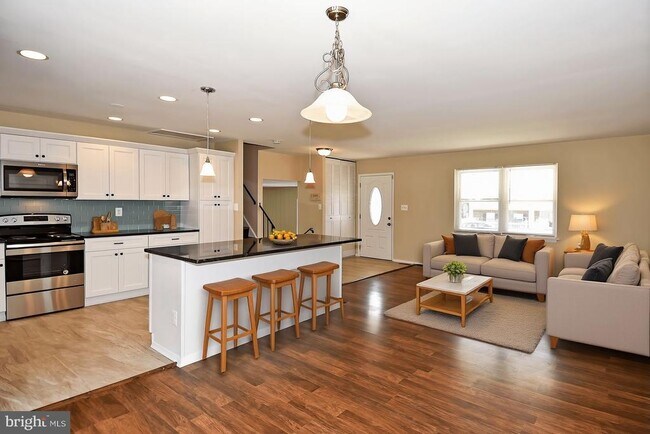 Photo - 1209 Marton St