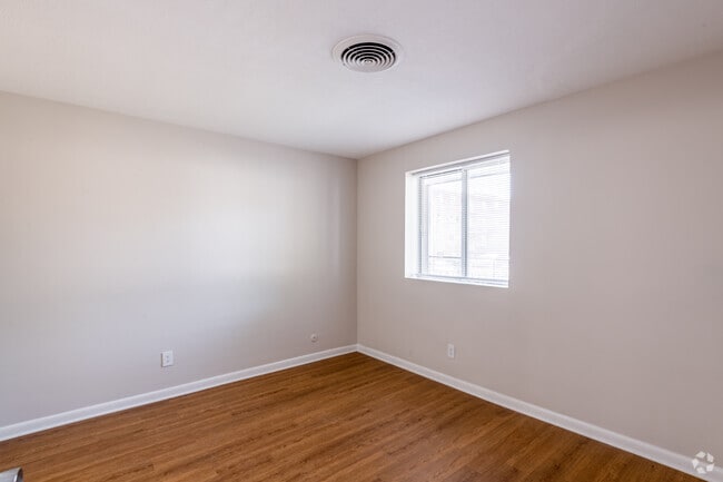 1BR, 1BA - 500SF