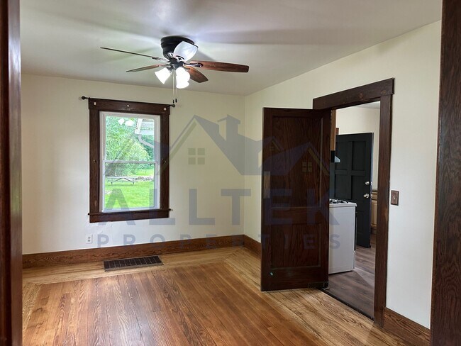 Photo - 11900 Market St