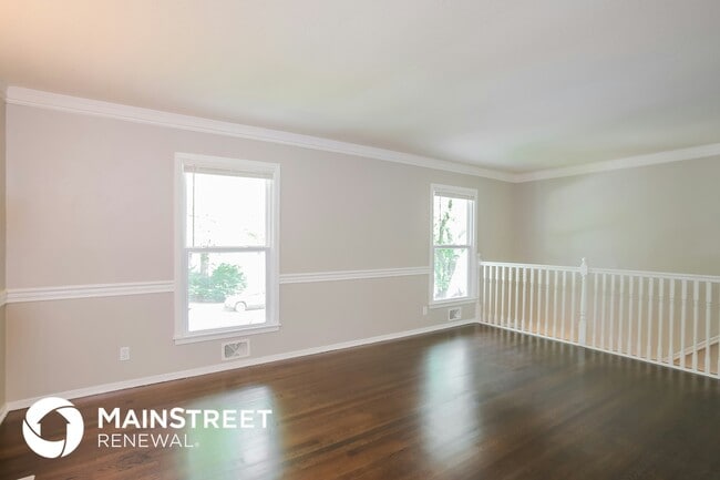 Photo - 11323 Thompson Ave