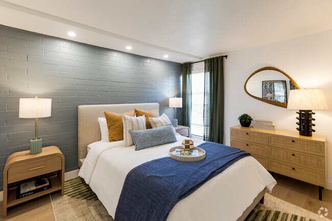 1BR, 1BA - 670SF - Bedroom