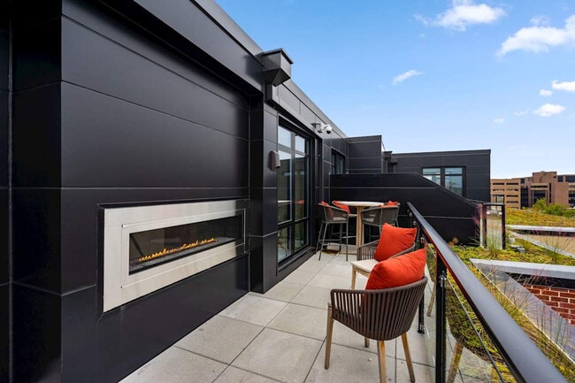 Photo - 1924 8th St NW Unidad ID1395396P