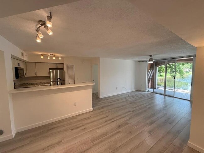 Building Photo - 4828 N State Rd 7 Unit 8104 Rental
