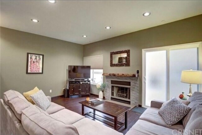 Photo - 5420 Sylmar Ave Unit 102