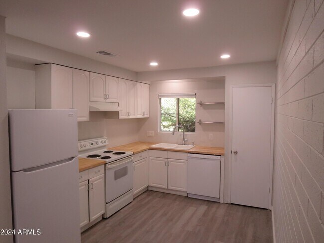 Photo - 1450 E Bethany Home Rd