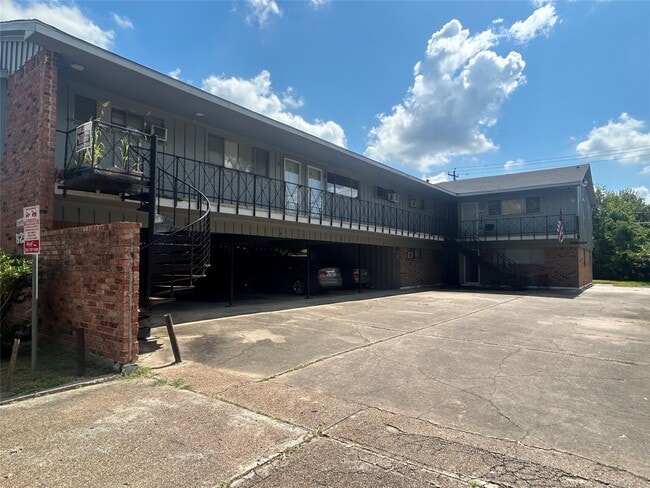 Building Photo - 8232 Glenview Dr Unit 7