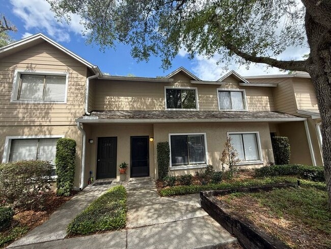 Building Photo - Gorgeous, Completely Remodeled 2/2.5 Condo in Sandlewood Creek- Winter Park!