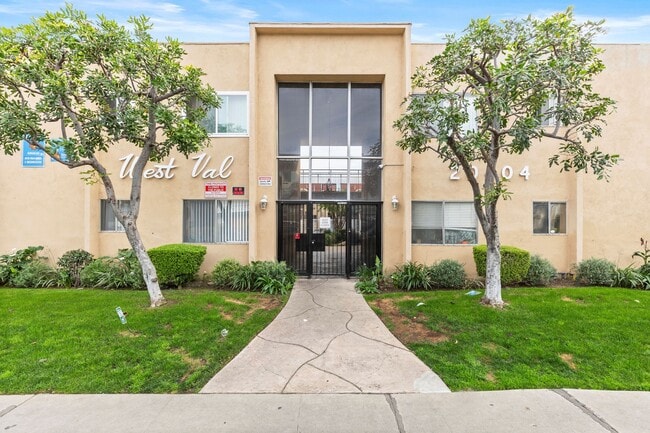 Photo - 20404 Cohasset