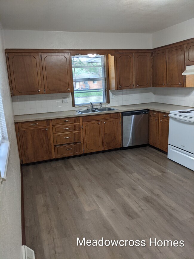 Photo - 2906 N River Ter