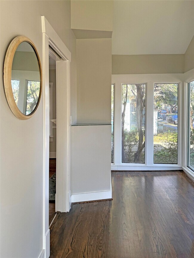 Photo - 1102 Algregg St Casa