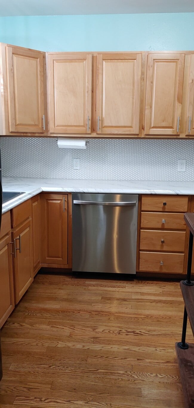 Photo - 345 Dora Ave N