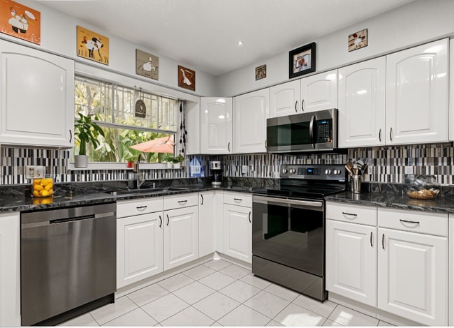 Photo - 5302 Hickson Rd