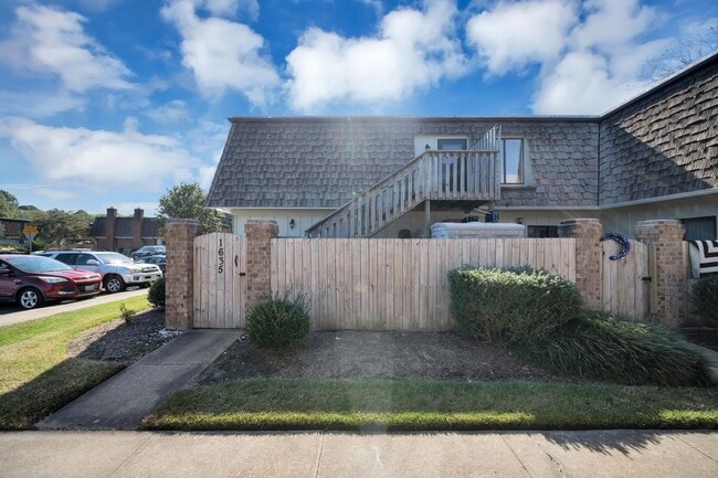 Building Photo - 1635 Ocean Bay Dr