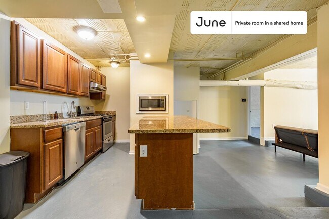 Room in Shared 4 bed/2 bath home in Dupont Circle