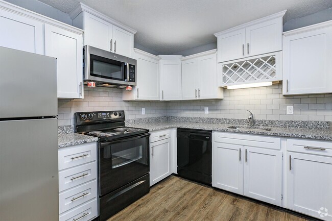 GOURMET KITCHEN AT KINGSTON POINTE APARTMENTS IN KNOXVILLE, TN - Kingston Pointe Apartments