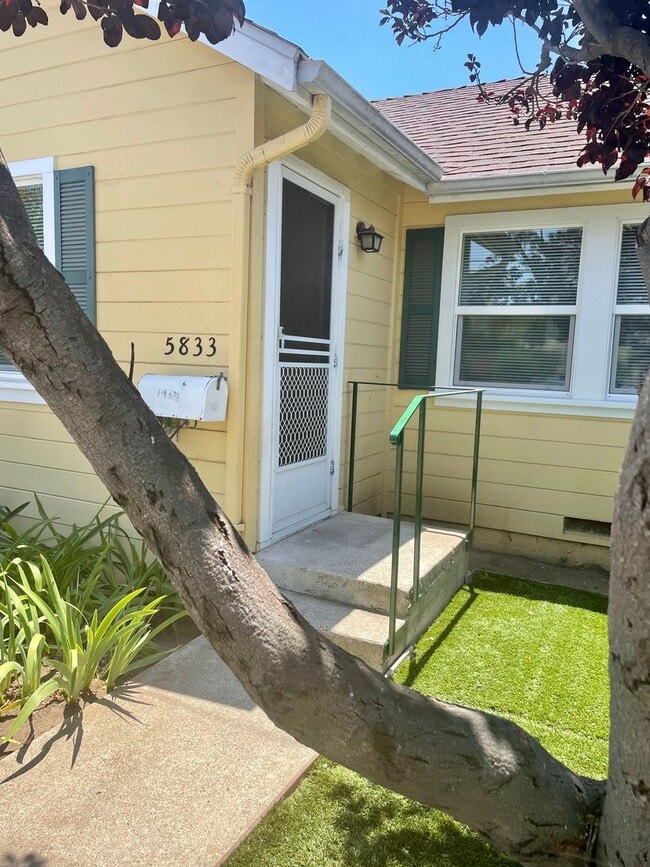 Building Photo - Mandarin Drive Tri-Plex Unit 5833 Rental