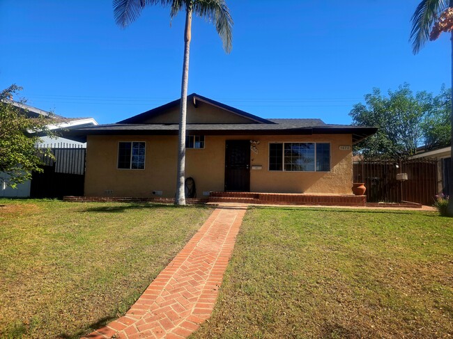 Building Photo - 4868 Oregon Ave