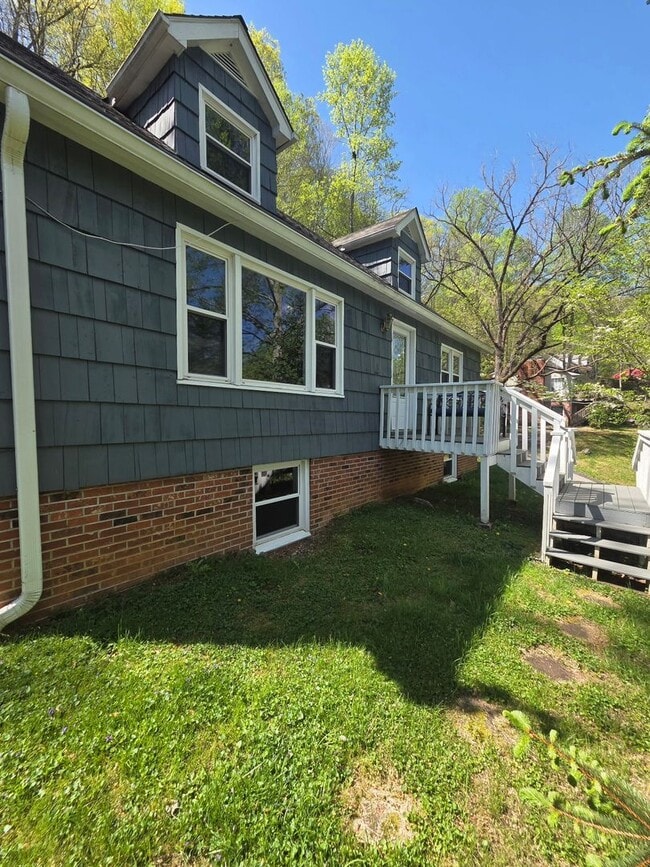 Photo - $2,300 - 4 Bedroom 2.5 Bathroom Unfurnished House in Forest Hills
