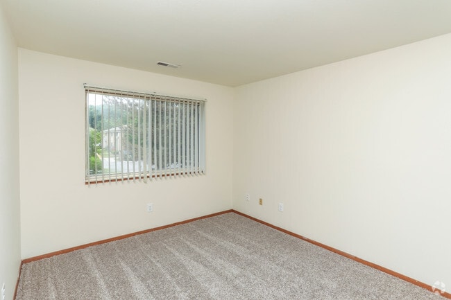 2BR, 1.5BA - 908 SF