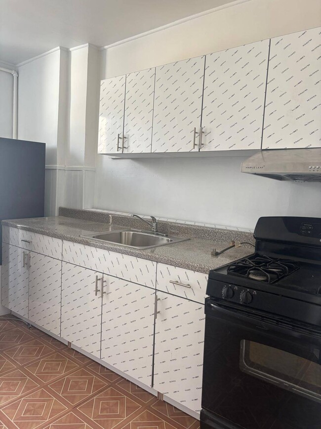 Photo - 88-13 Jamaica Ave