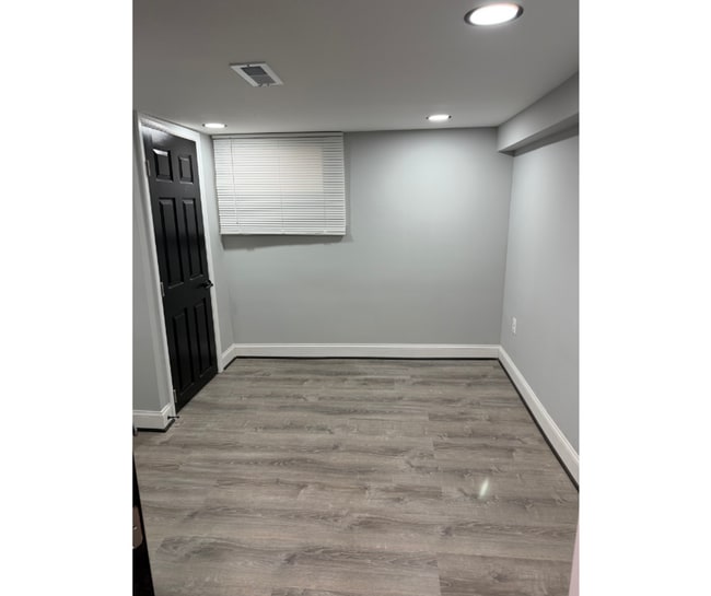 1228 Glyndon Ave Unit 2C AVAILABLE $750 W/BATH 2C