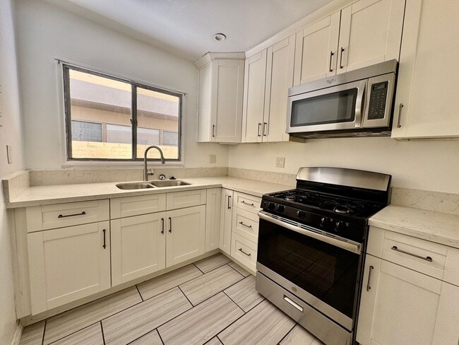 Photo - 337 Rexford Dr Unit 337 S Rexford Dr  2