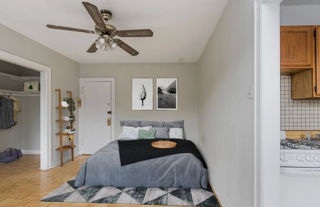 Photo - 711 W Belmont Ave