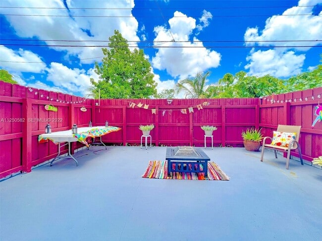 3672 SW 59th Ave