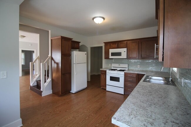 Photo - 858 Dayton St SW