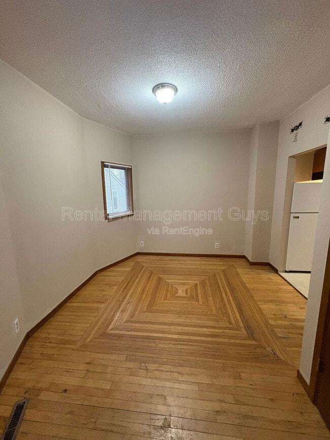 Building Photo - 3319 Longfellow Ave