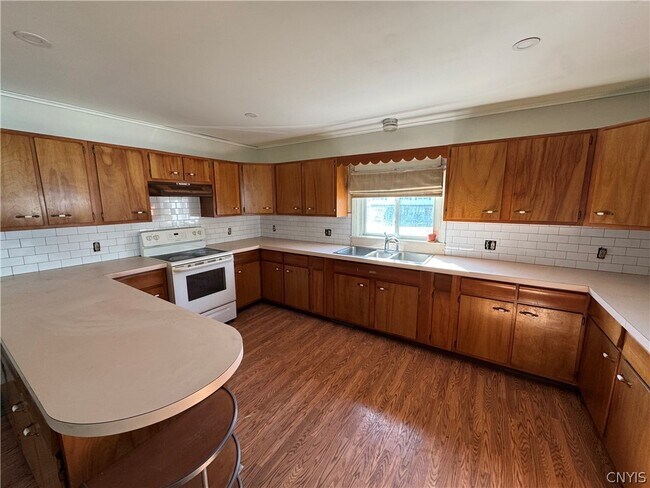 Photo - 2221 Mott Rd