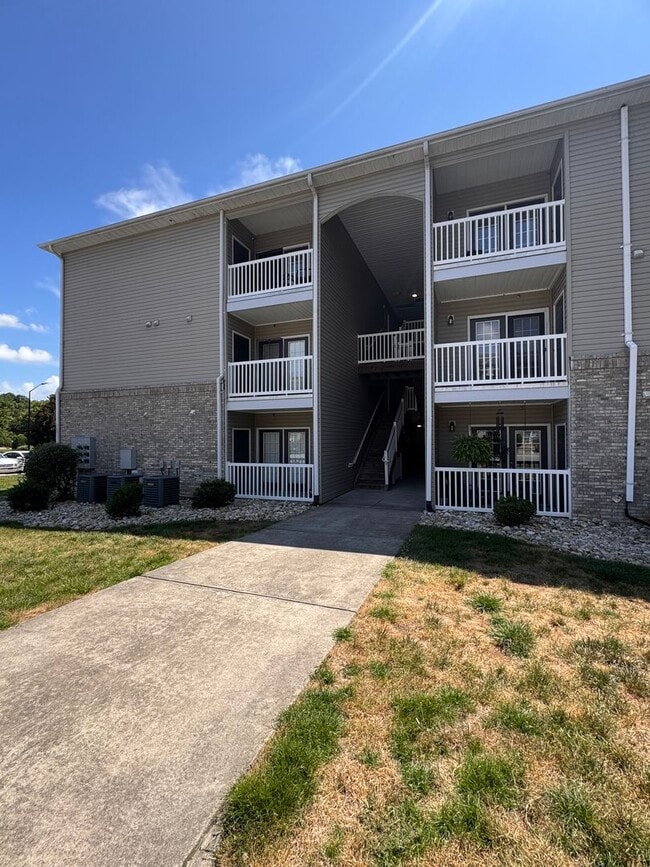 Building Photo - 2BR 2BA Condo with All Appliances Included Unit 207