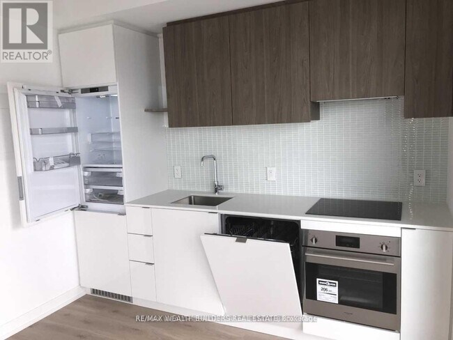 Photo - 161 Roehampton Ave Unité 1204