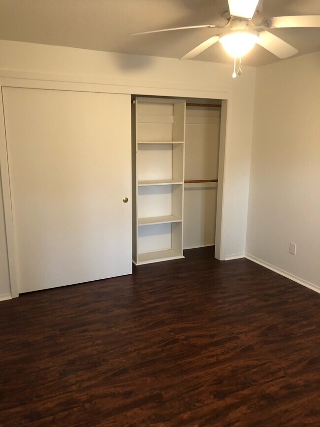 Dormitorio - 411 W Dana St Unidad B