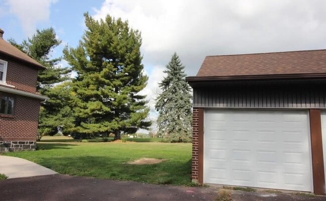 Photo - 479 Allentown Rd