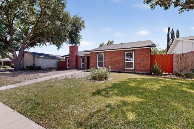 Photo - 243 Woodhurst Dr